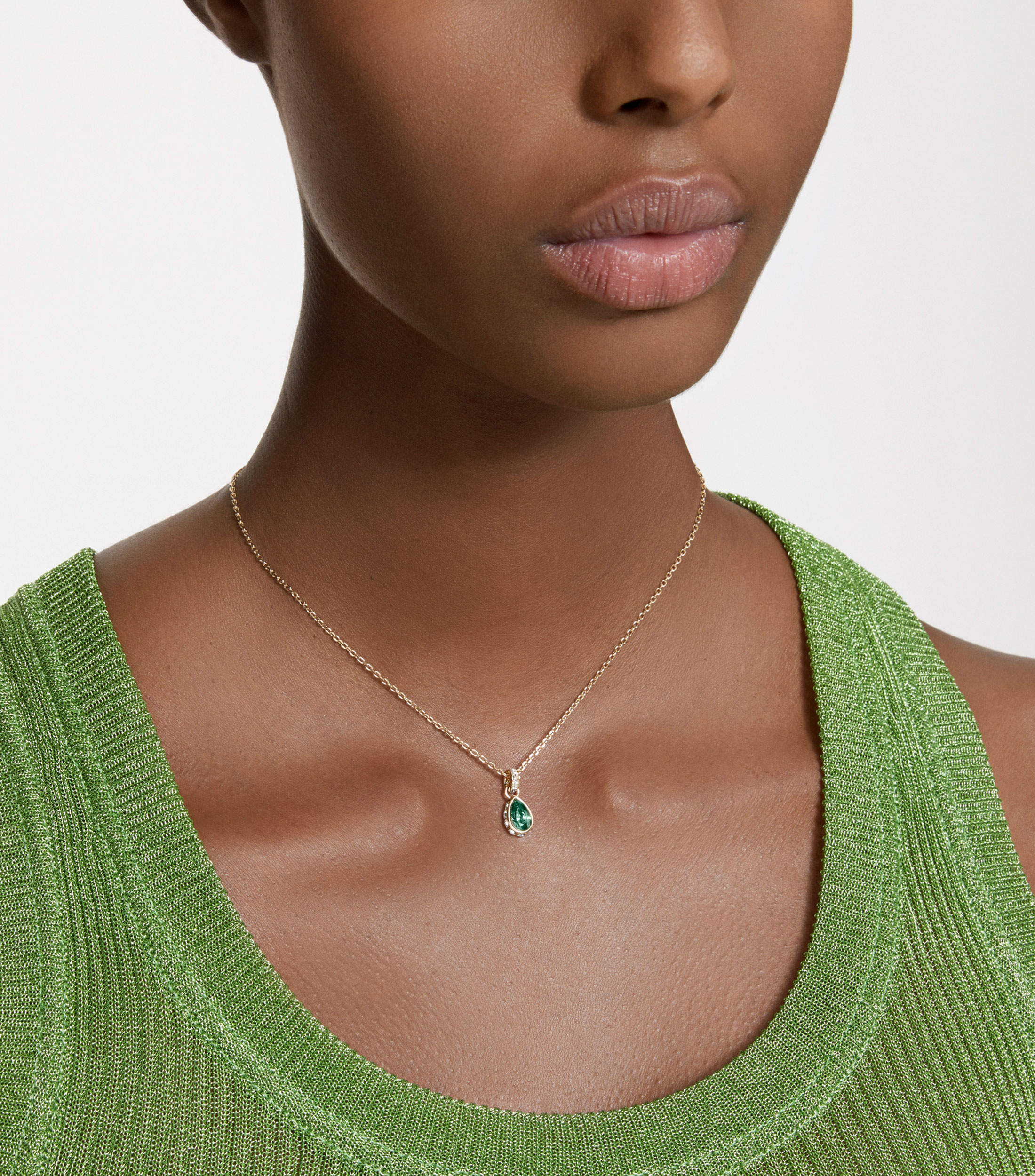 Collar con dije en forma de gota y cristal Stilla Mujer