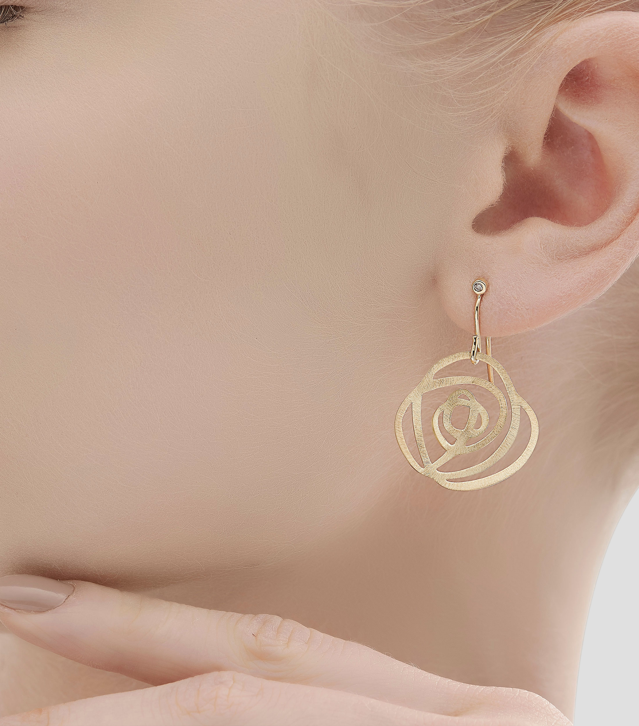 Aretes en oro amarillo de 18 kilates Grupo Corpo Nazareth Mujer