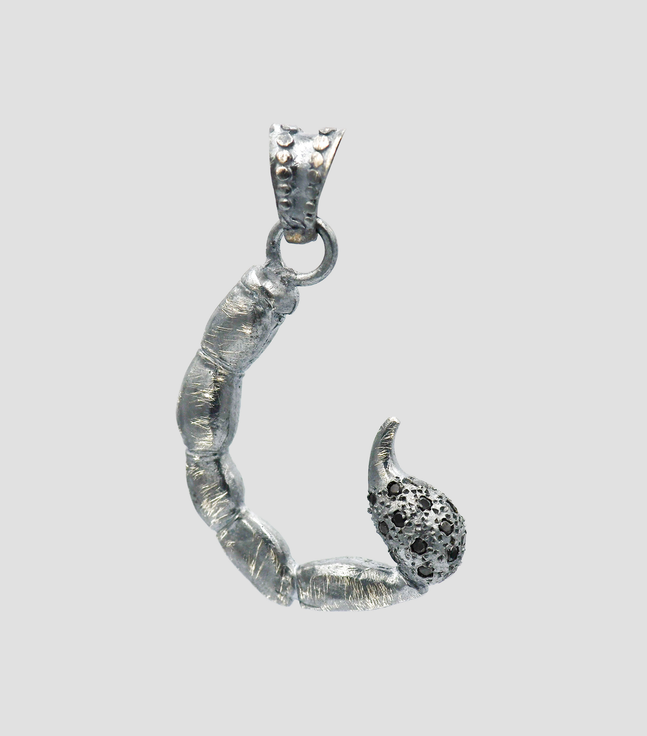 Dije Scorpion Tail Zirconia Negra en plata .925 Unisex