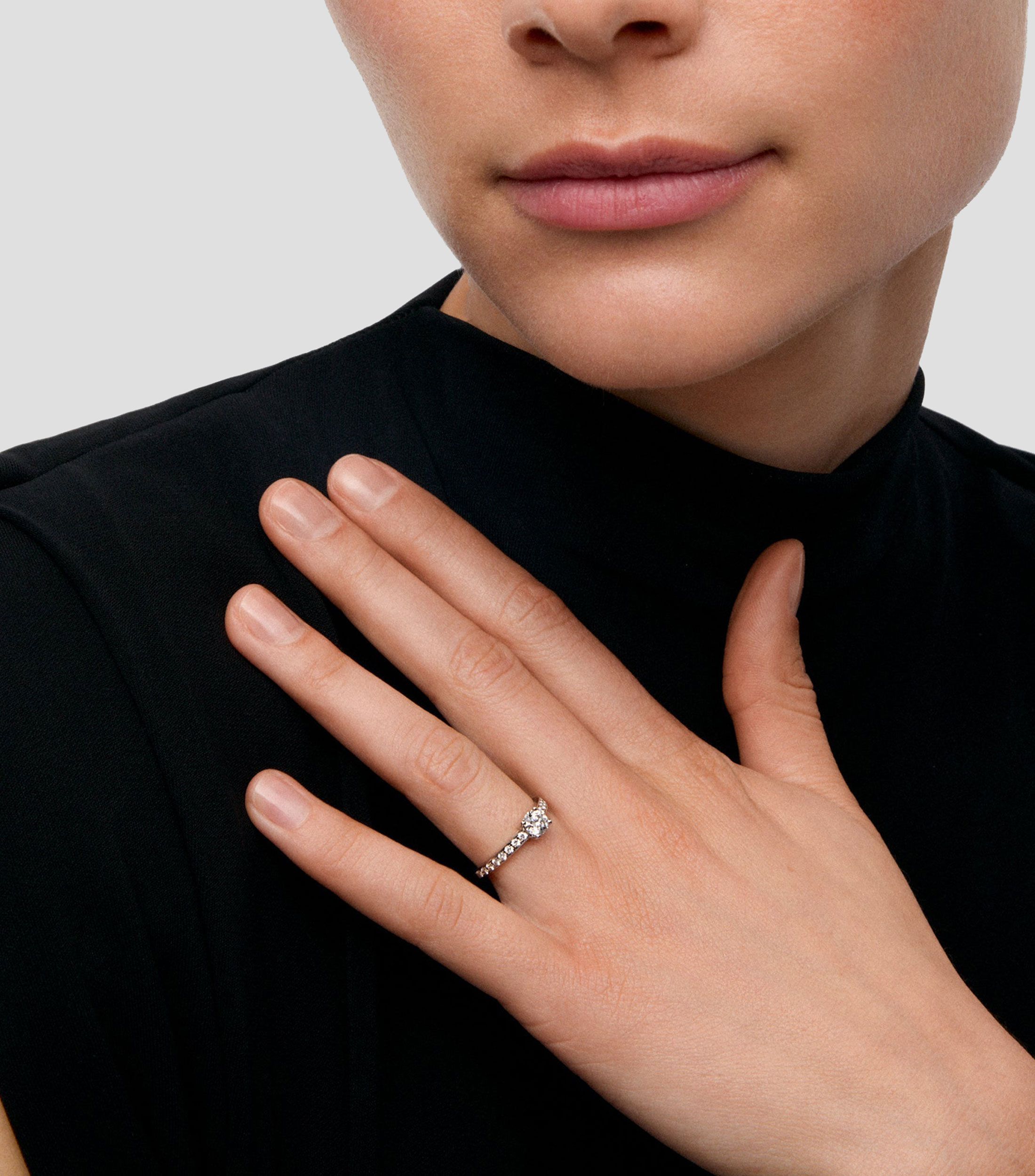 Anillo en oro blanco 18 Kilates con diamantes Mujer