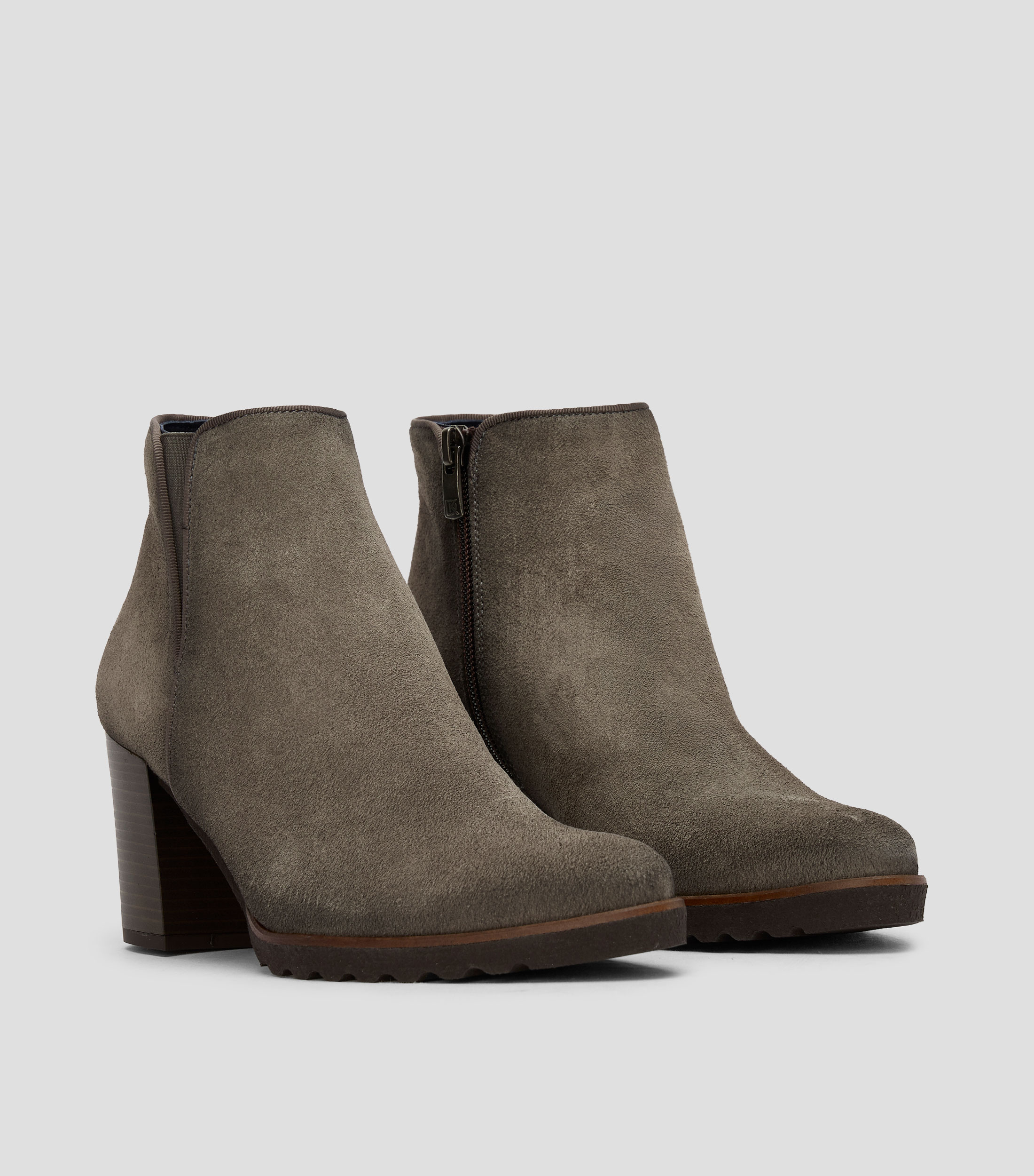 Botines en piel con tacón ancho de 7.5 cm Mujer