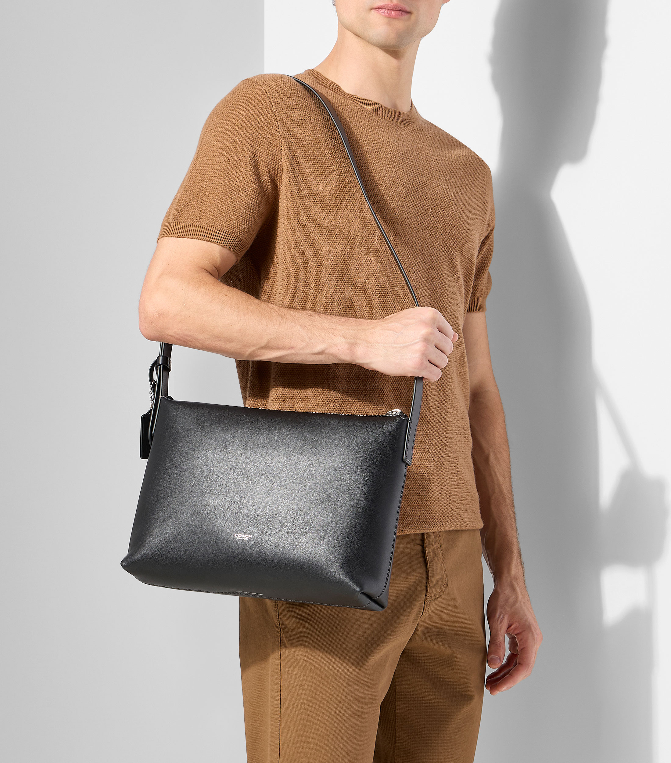 Bolso Messenger en piel liso Hombre