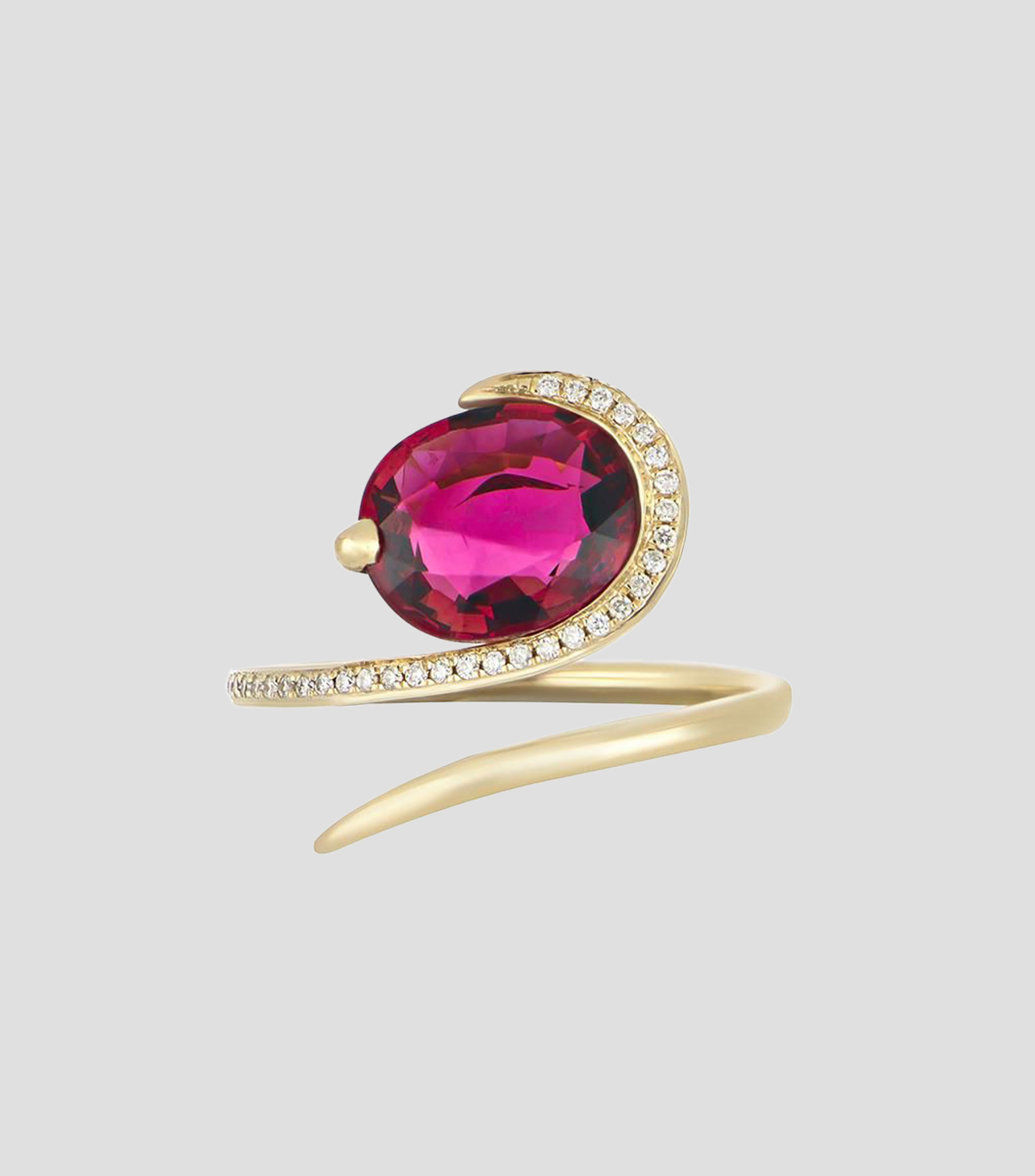 Anillo en Oro de 18 Kilates con Piedras Mujer