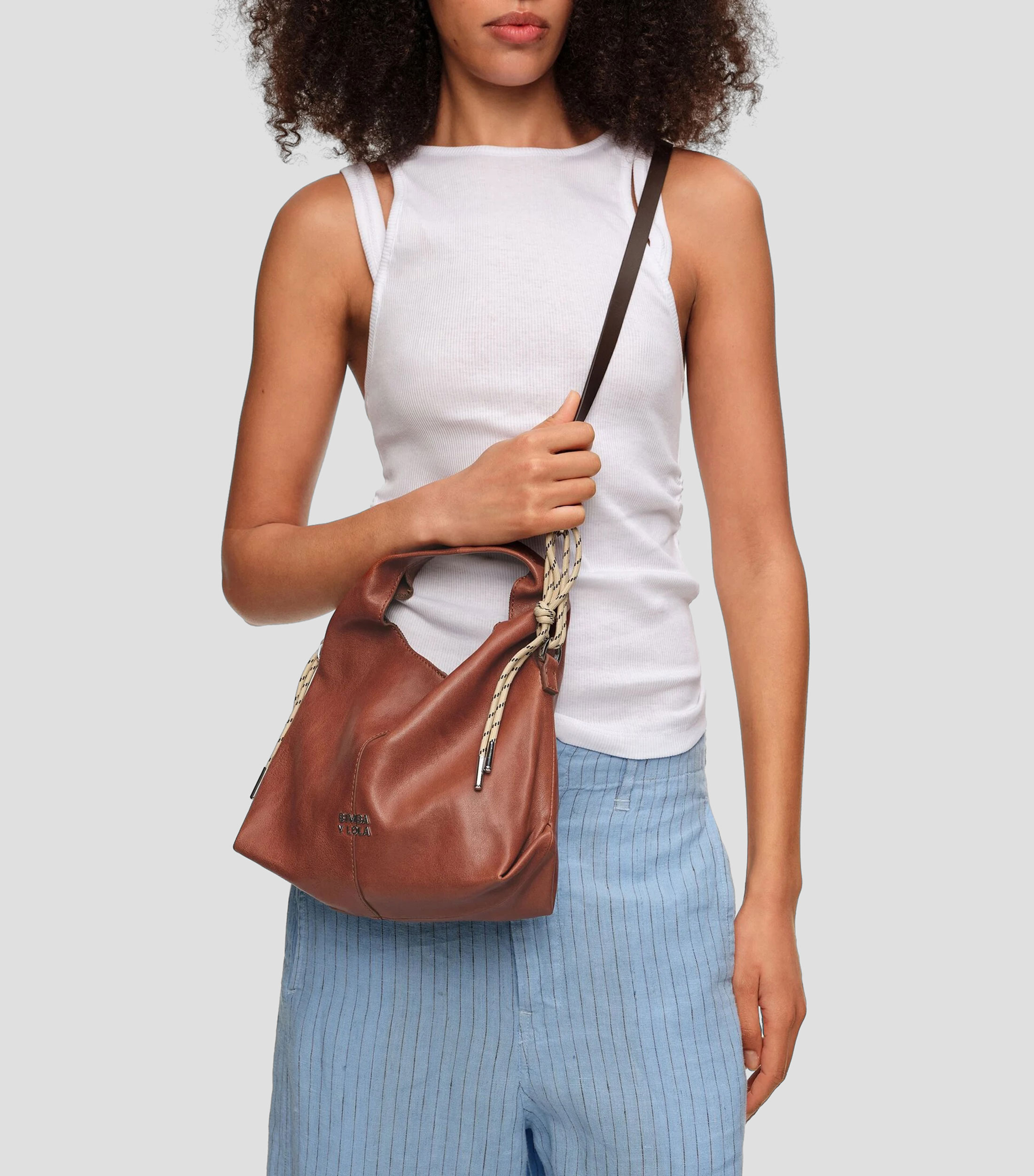 Bolsa crossbody Paper pequeña piel tostado oscuro Mujer