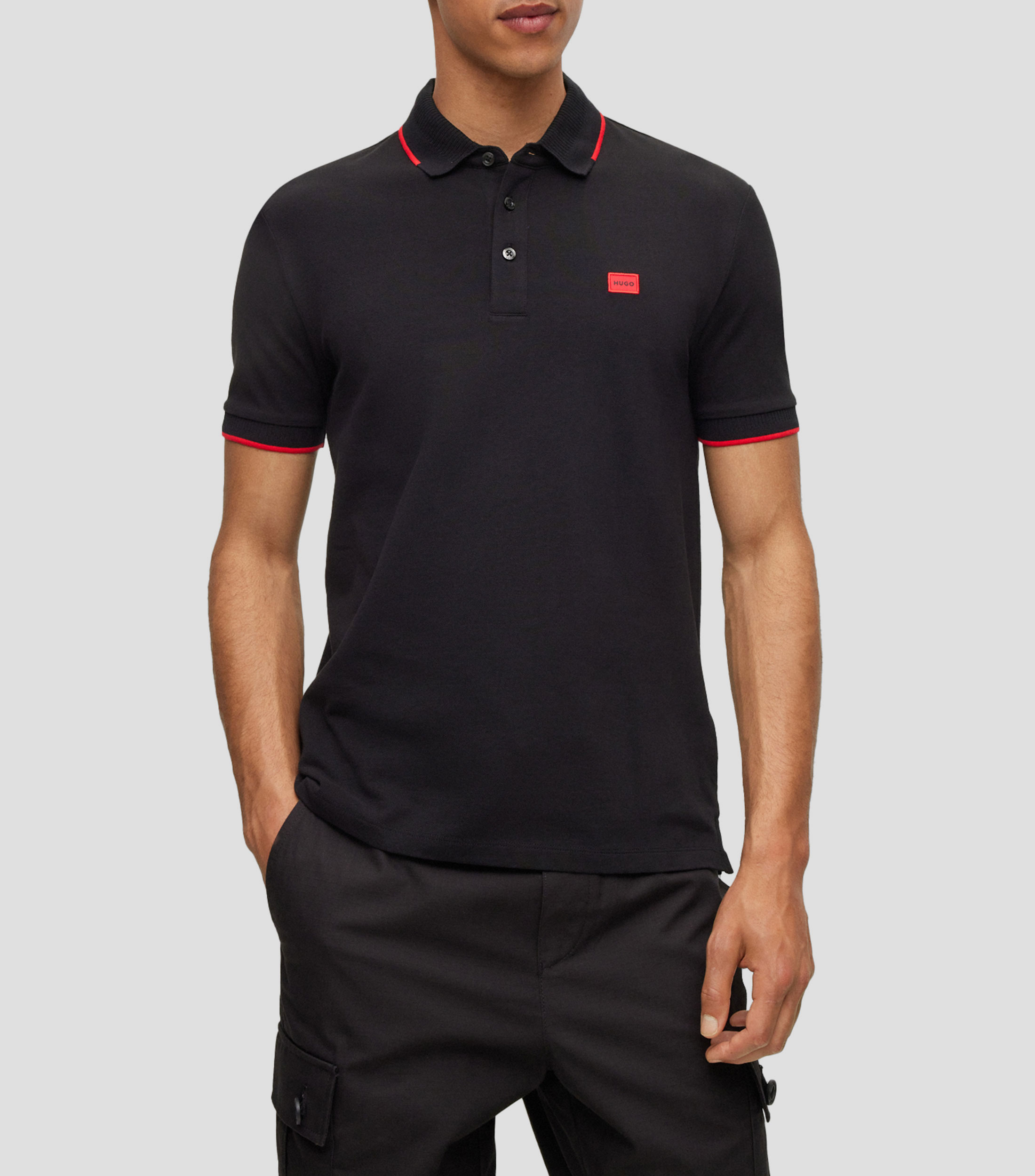Playera tipo Polo Slim fit en piqué de algodón con etiqueta de la marca Hombre