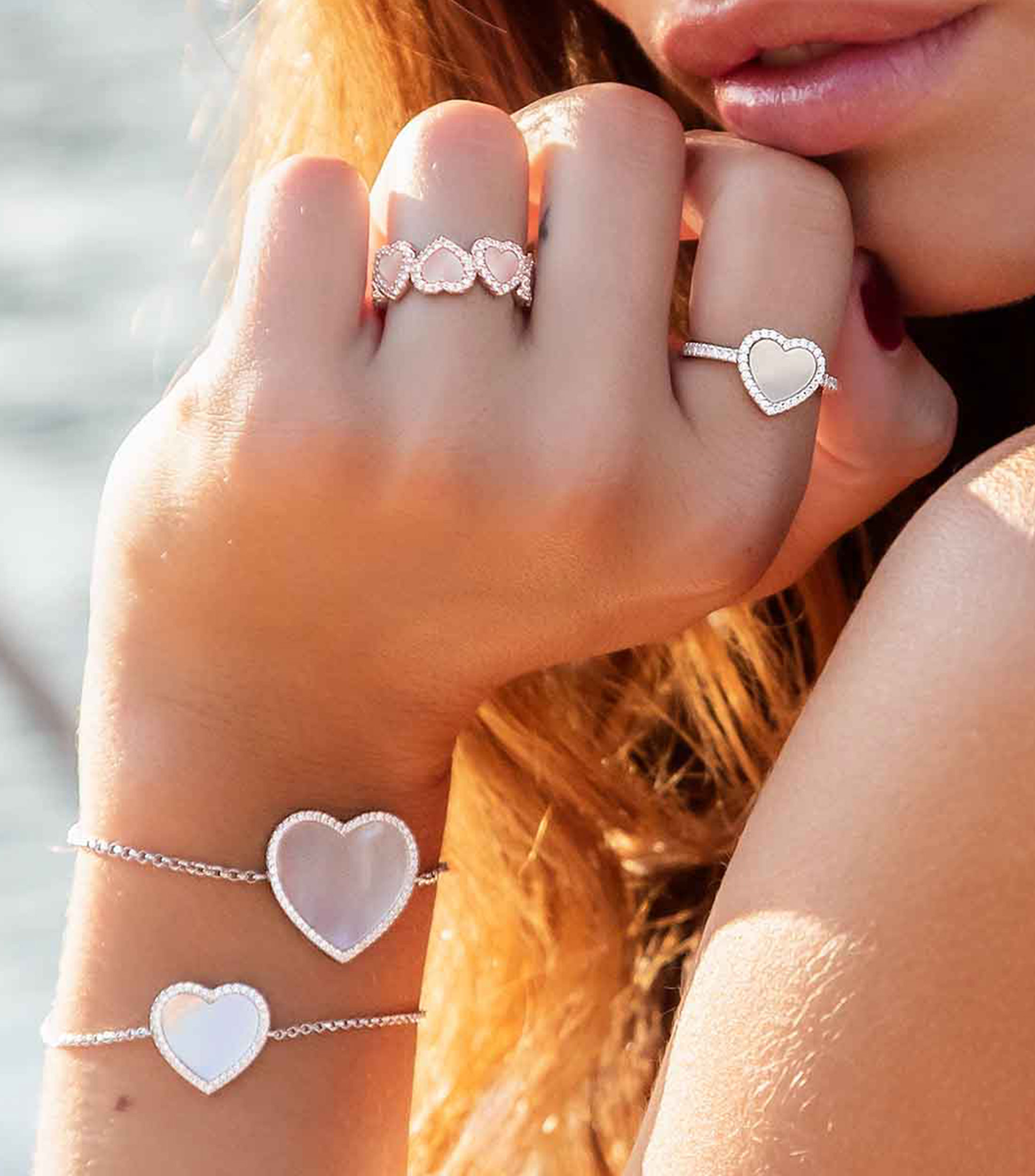 Anillo con Corazon e Incrustaciones Mujer