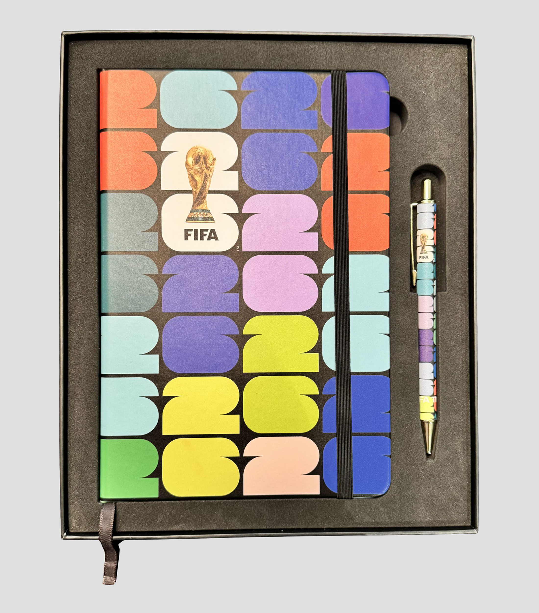 Set Libreta y pluma 2 en 1 WC 2026 Multicolor