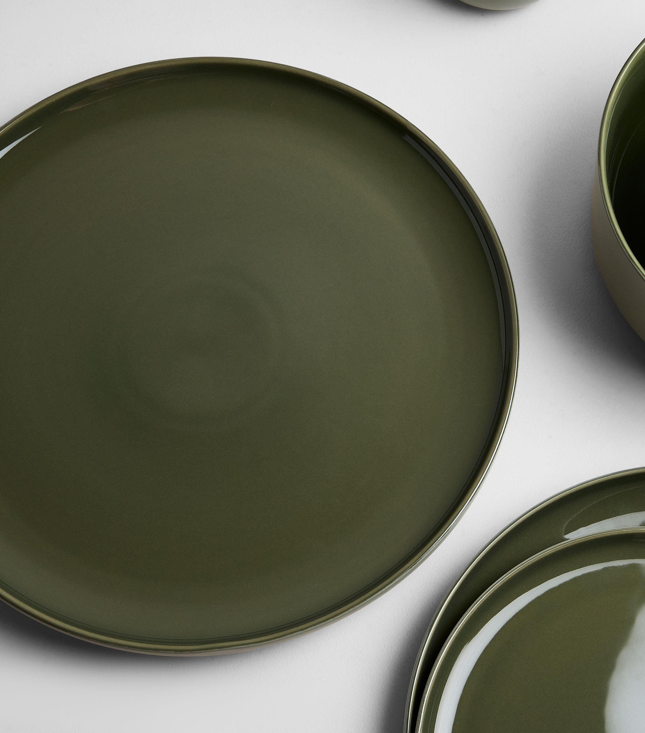 Plato Base Pure And Fine verde en cerámica