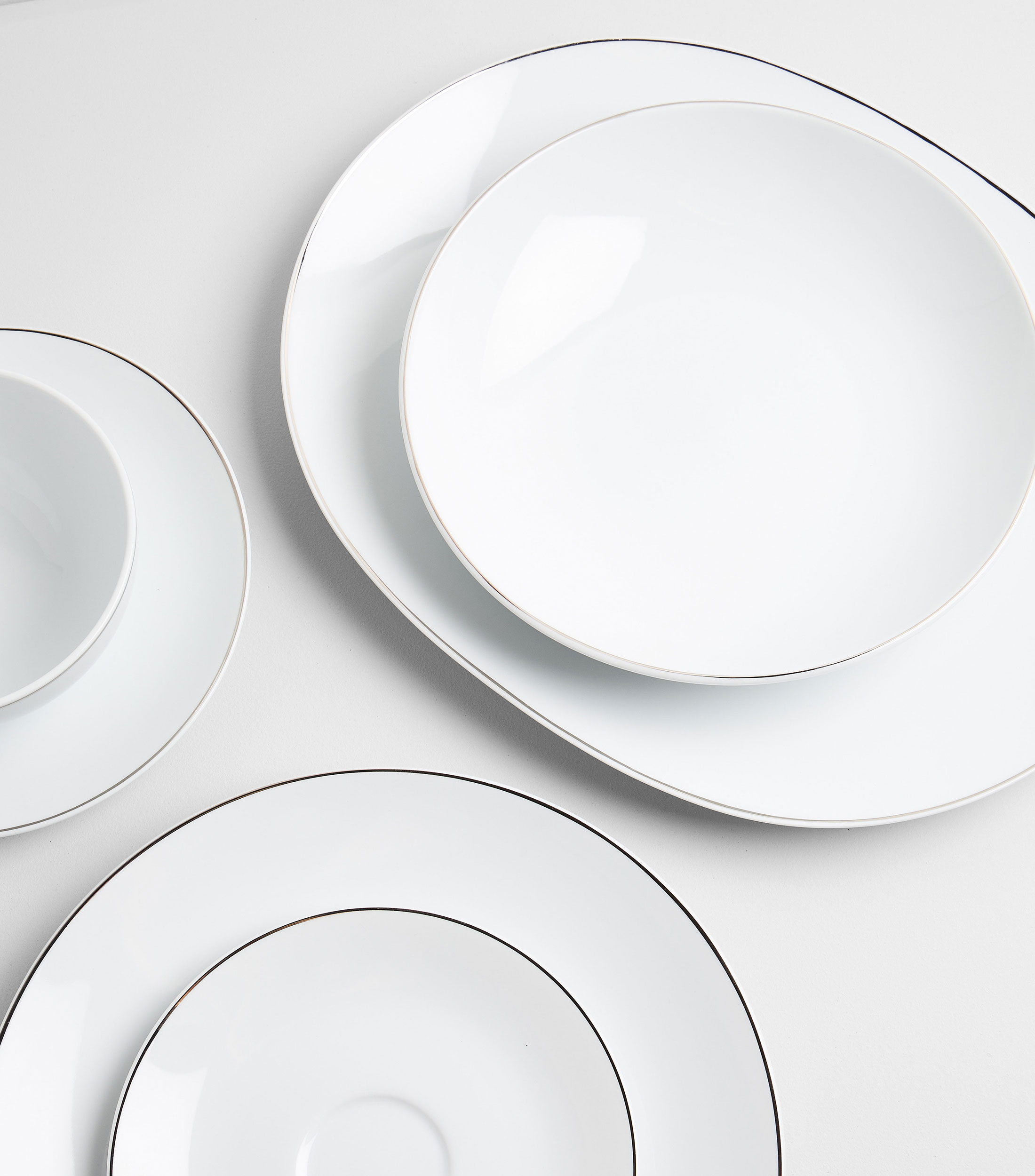 Platón ovalado Bright en porcelana blanca