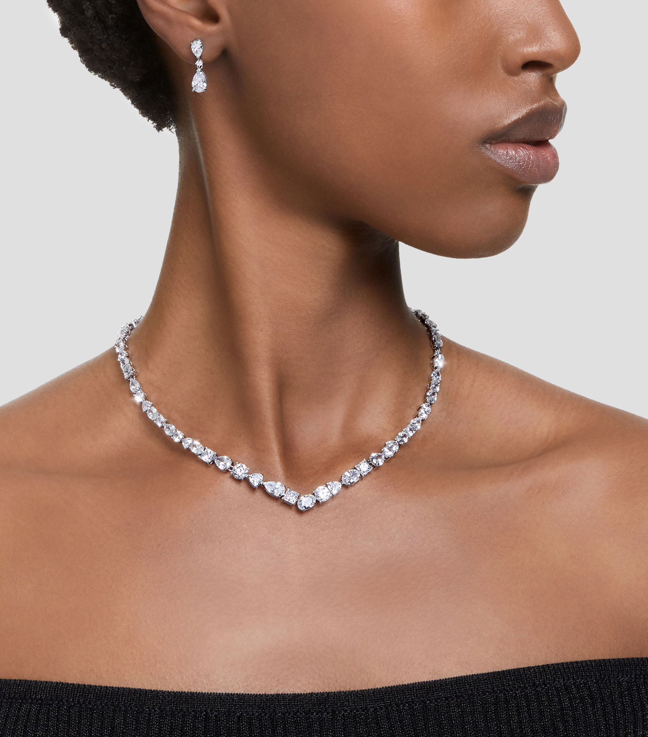 Set de collar y aretes Mujer
