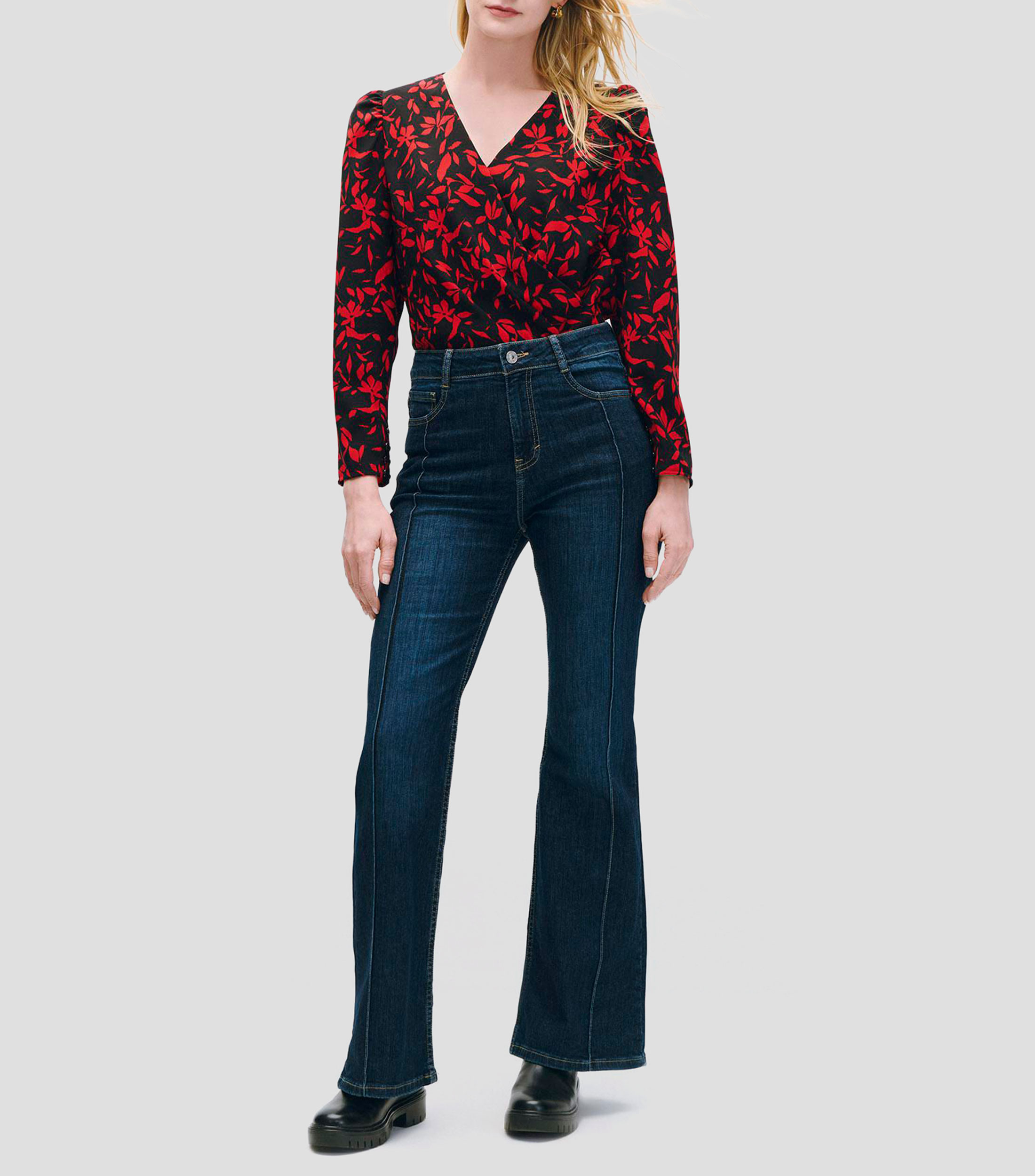 Blusa envolvente corta estampado floral frunces en hombro Mujer