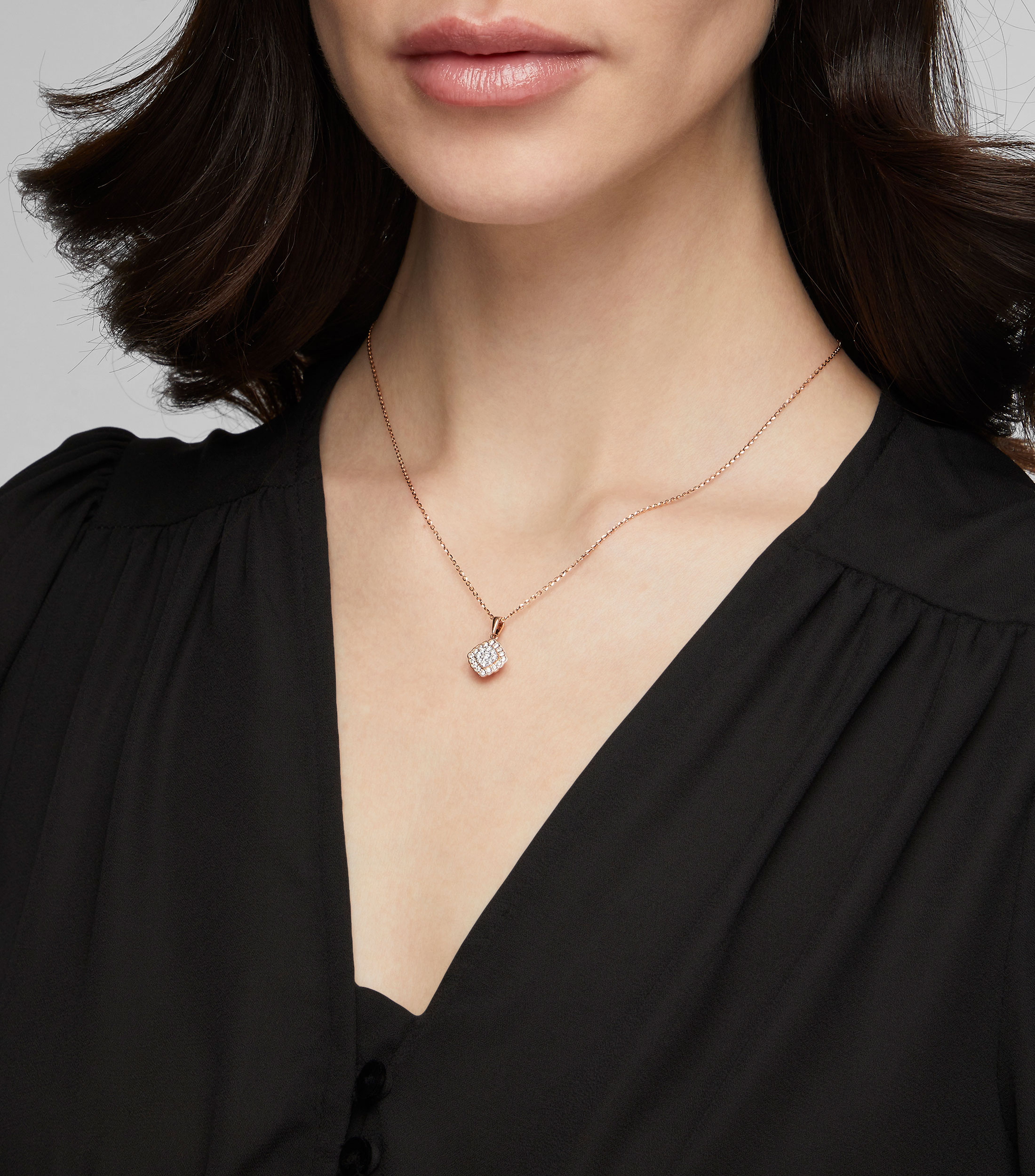 Dije con cadena en oro de 14 kilates Mujer
