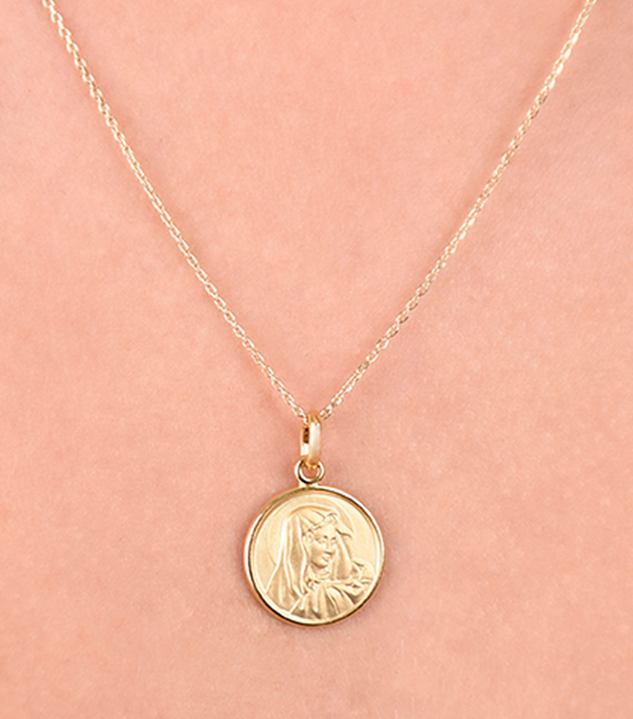Medalla Virgen Dolorosa en Oro Amarillo de 14 Kilates Mujer