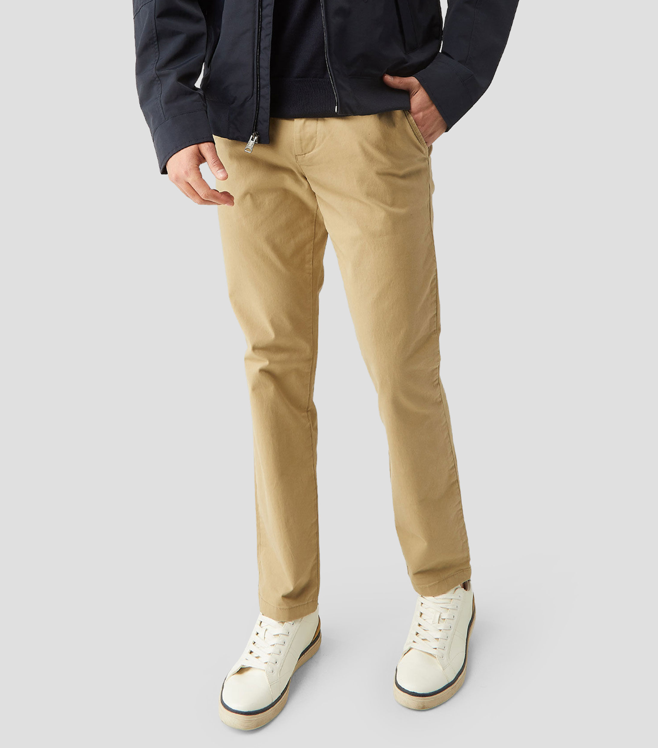 Pantalón casual tipo chino Hombre