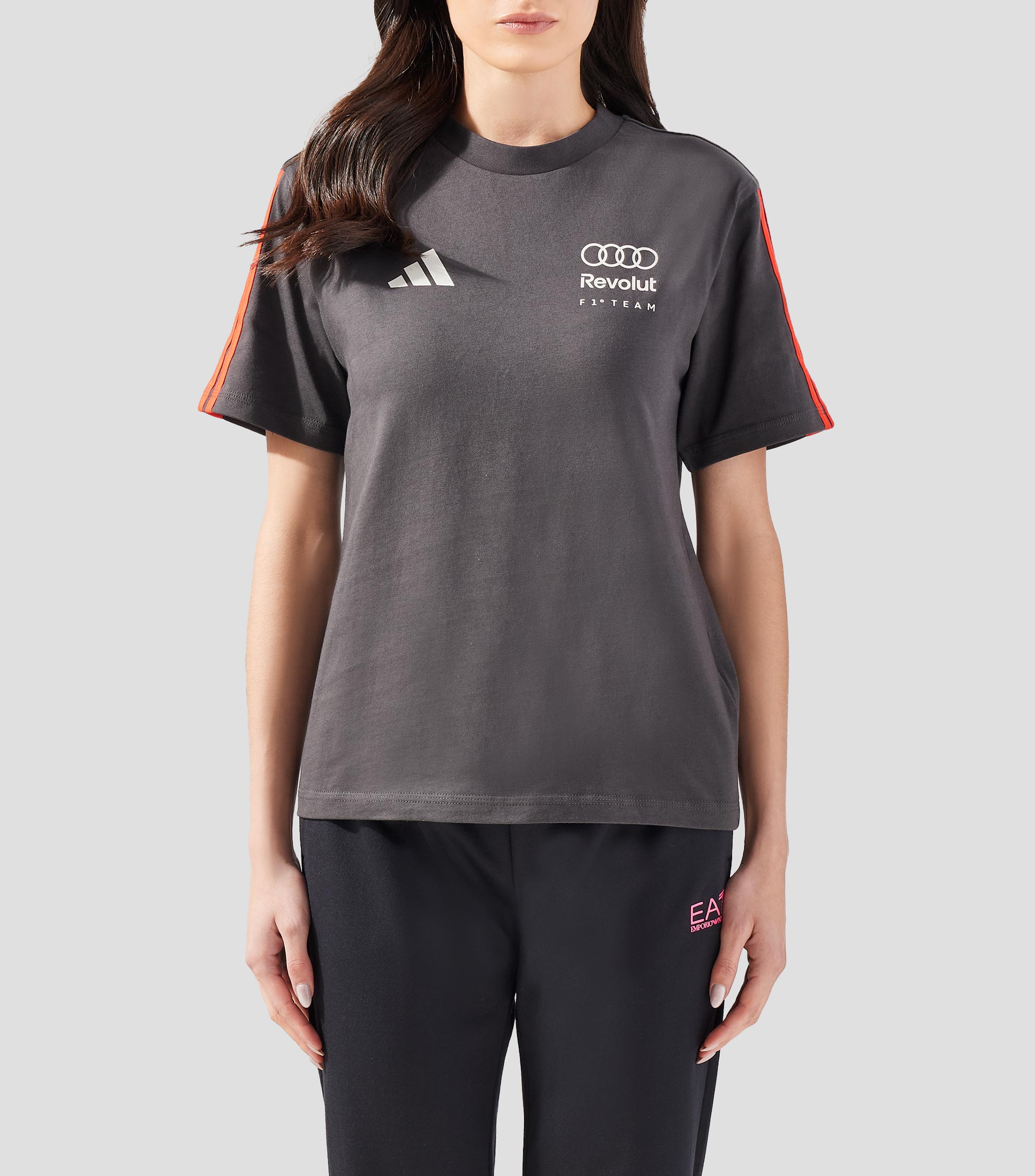 Playera deportiva de cuello redondo y manga corta Motorsport estampada Mujer