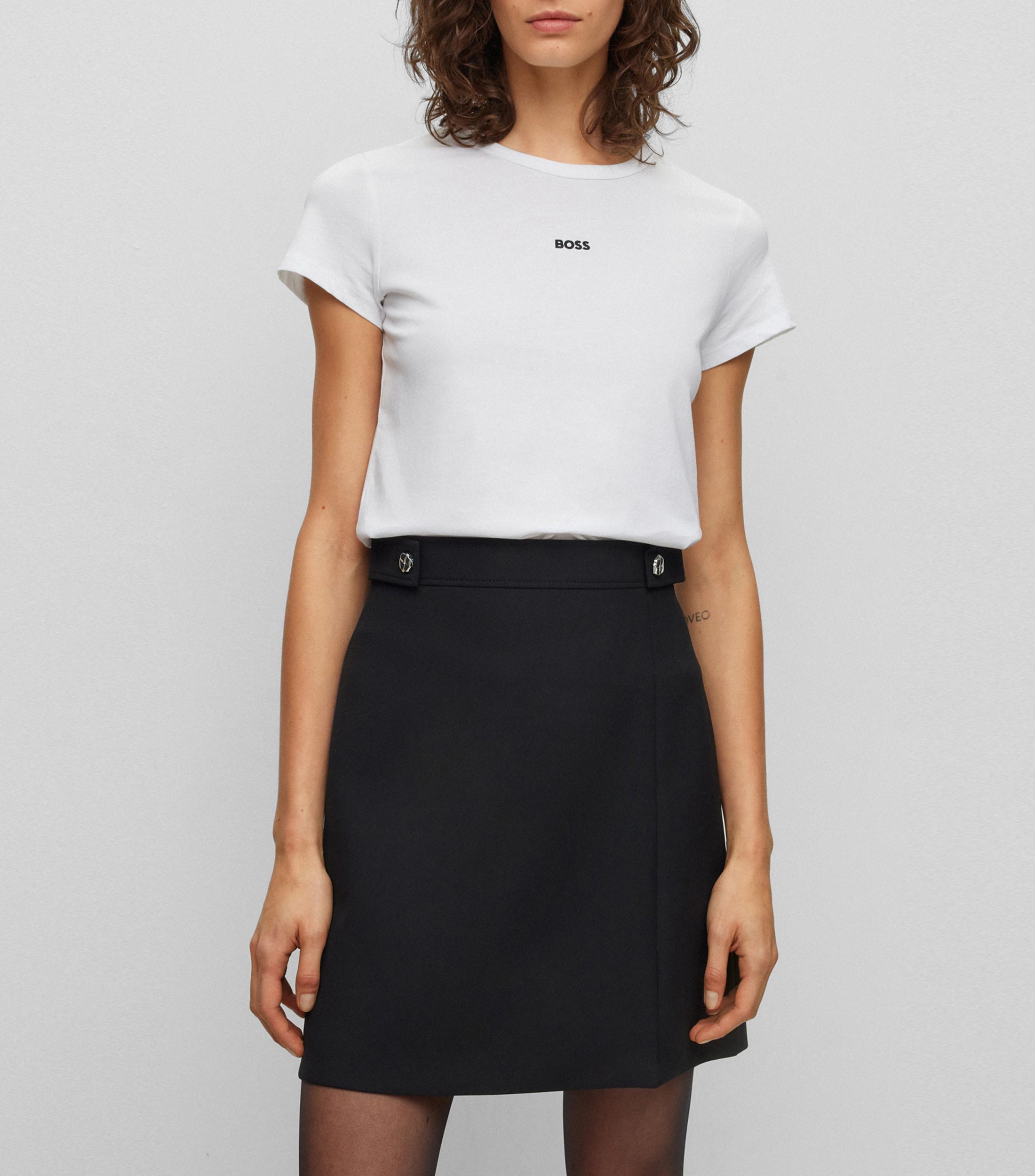 Playera slim fit de algodón orgánico con logo en contraste Mujer
