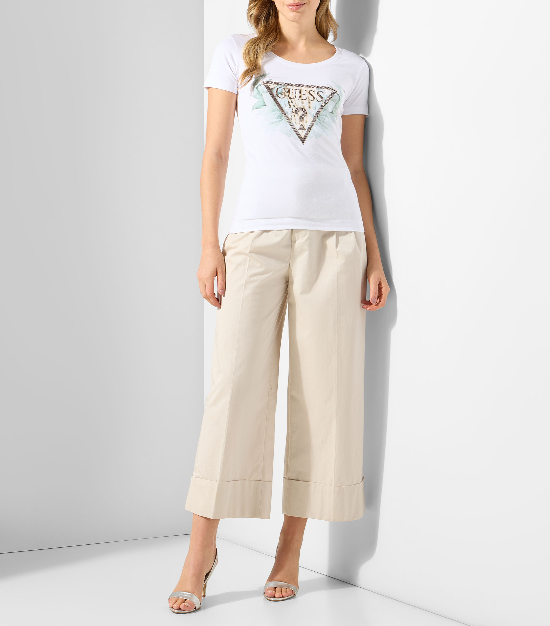 Playera cuello redondo manga corta logo fantasía Mujer
