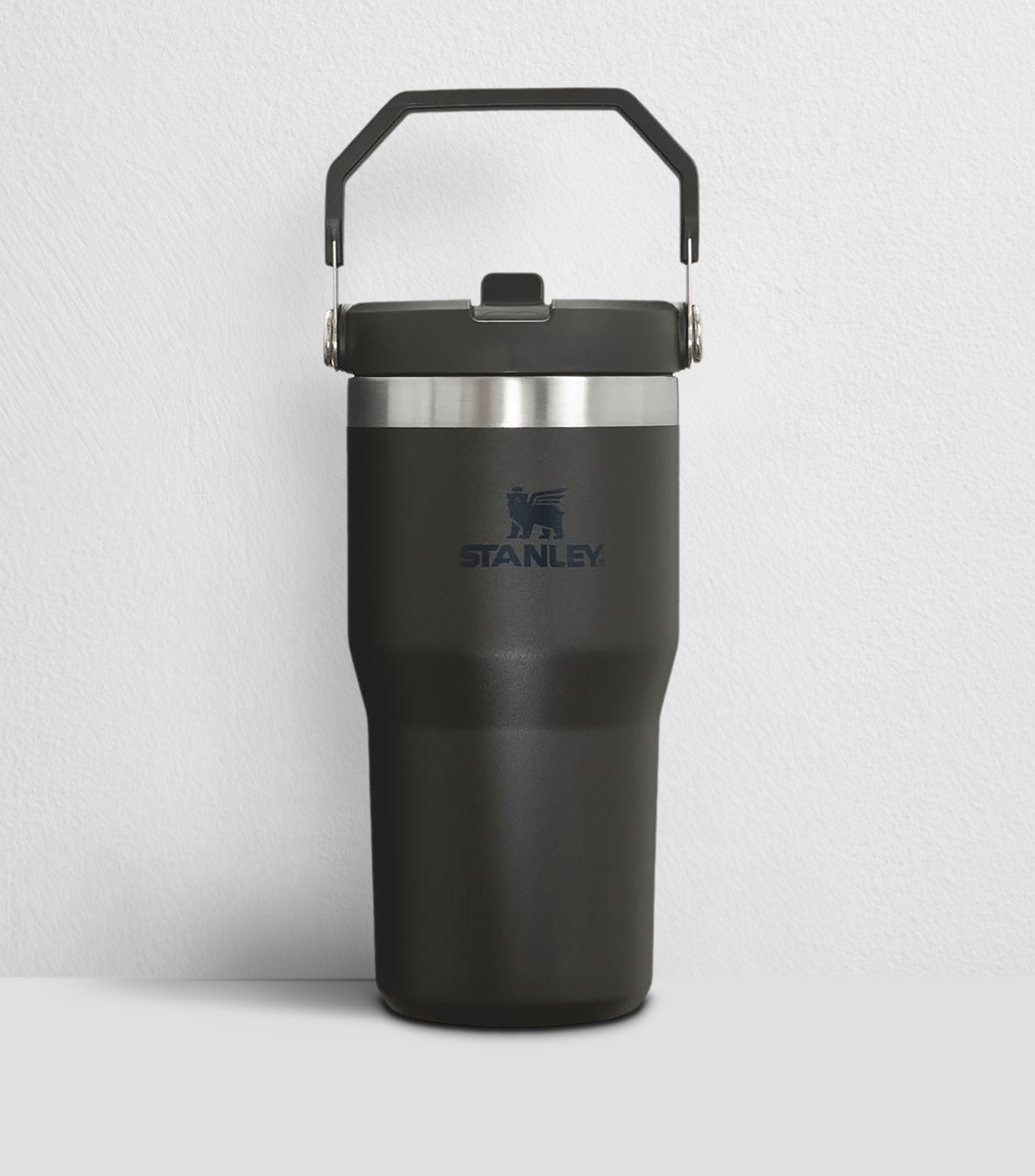 Termo Stanley Flip Straw negro en acero inoxidable con popote, 591 ml