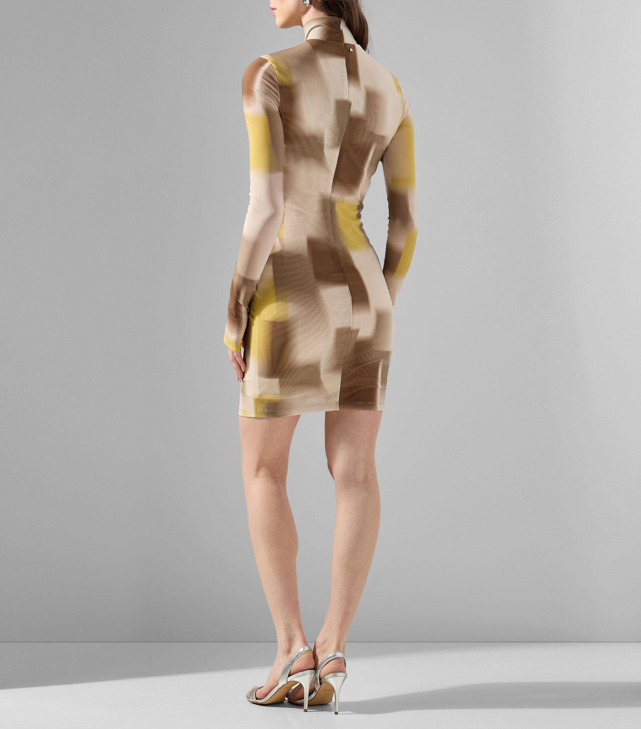 Vestido corto manga larga estampado Mujer
