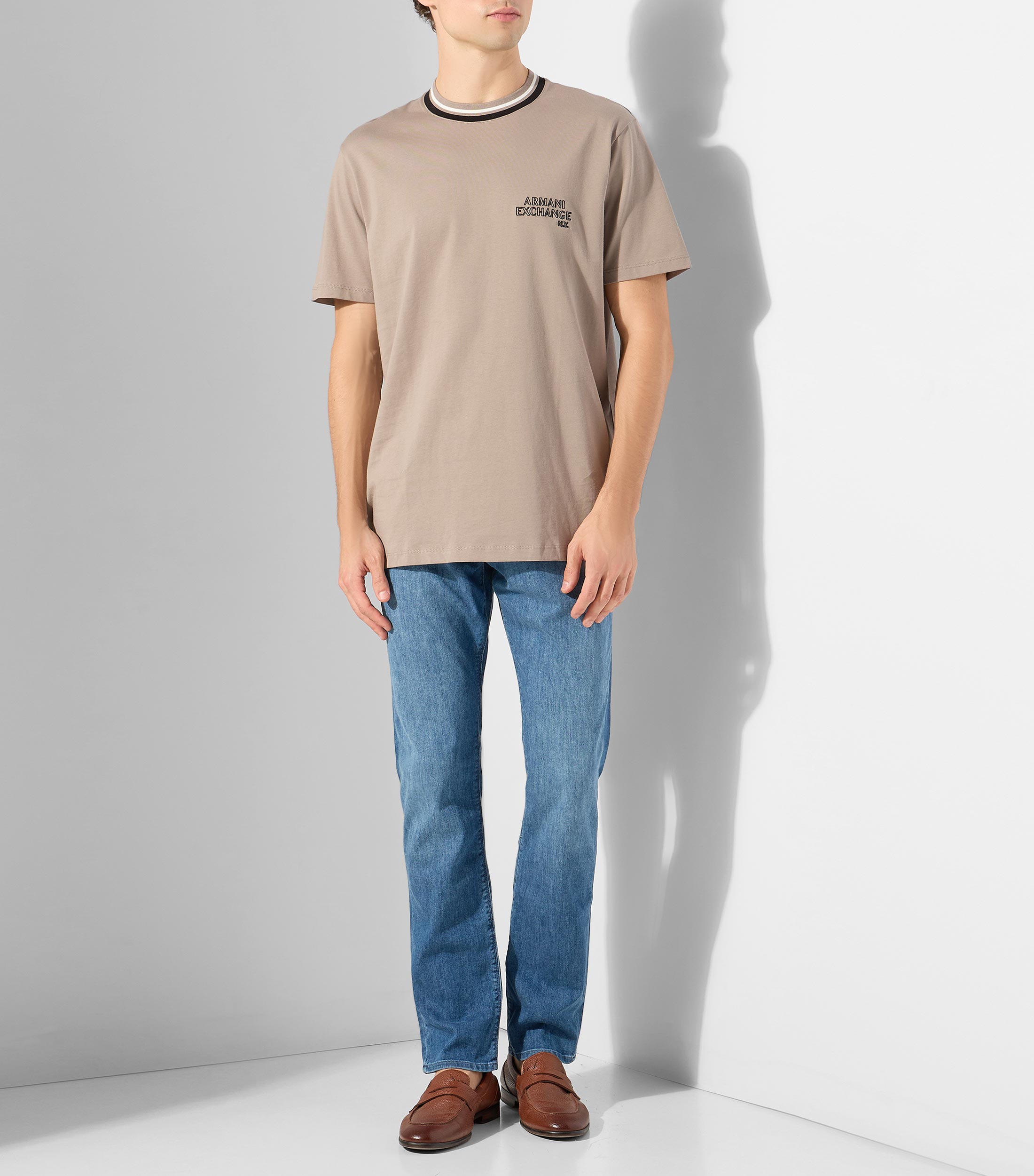 Playera de cuello redondo con manga corta lisa Hombre