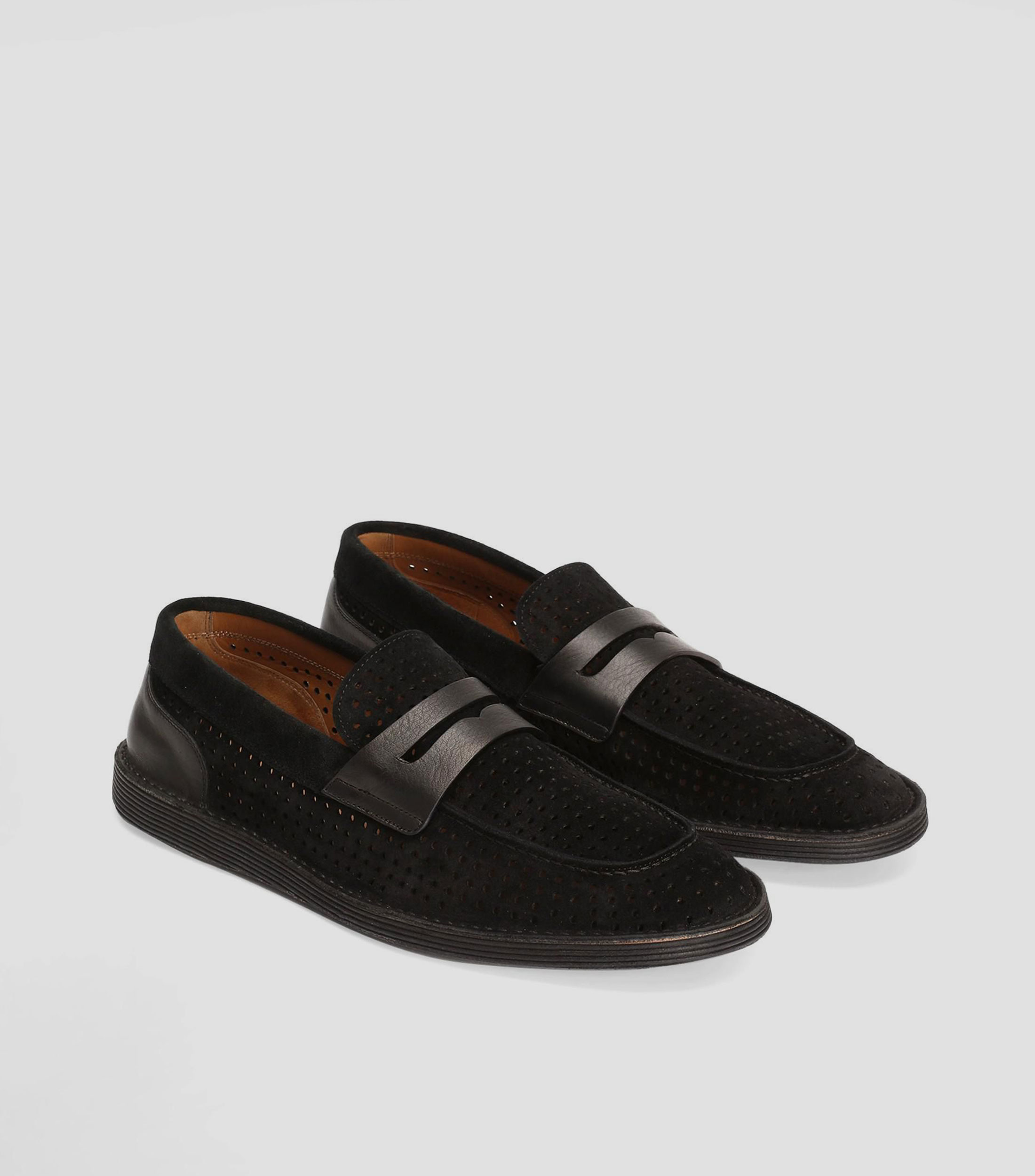 Mocasines en piel con calados y cinta Hombre