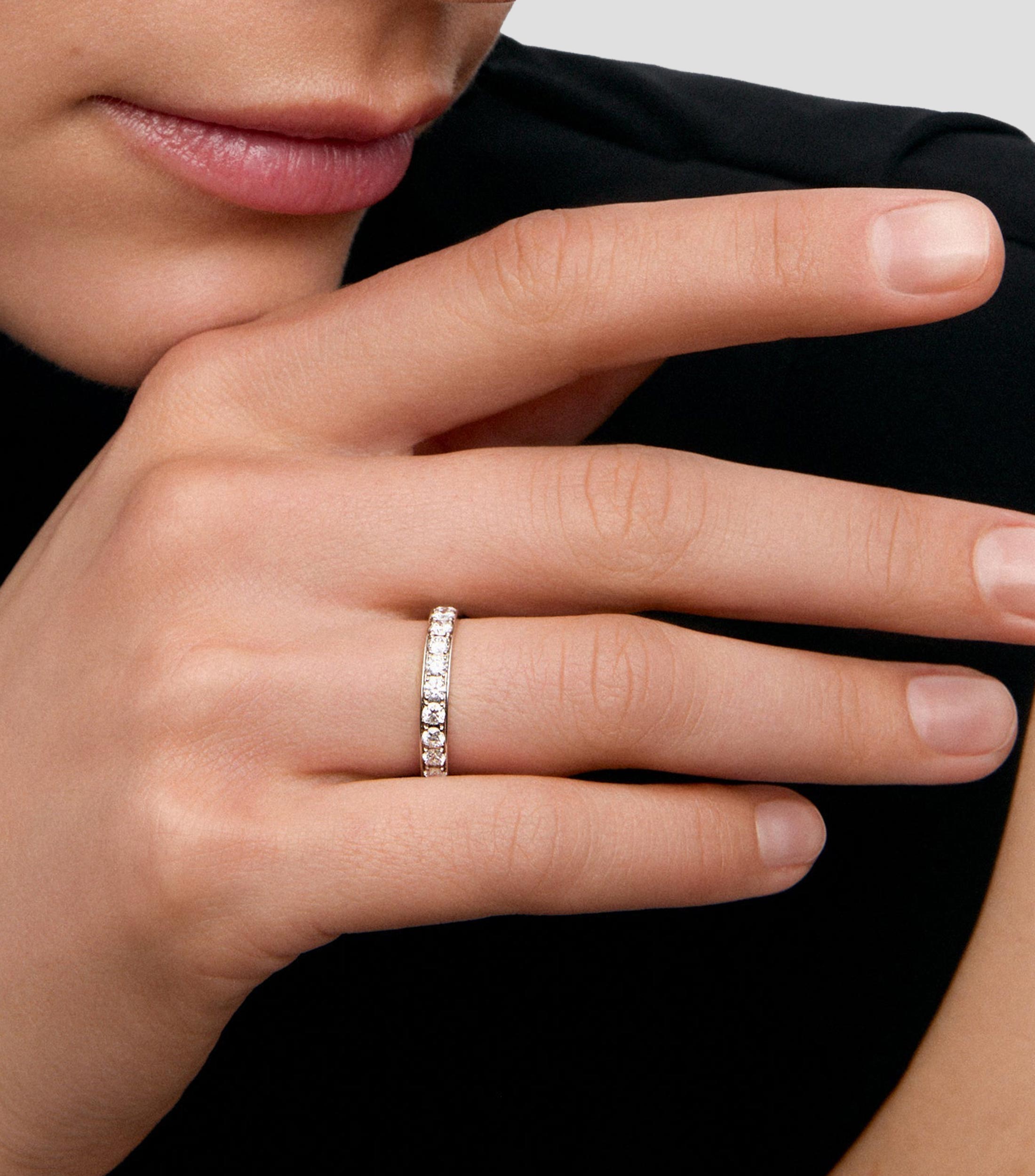 Anillo Solitario en Oro Blanco con Diamantes Mujer