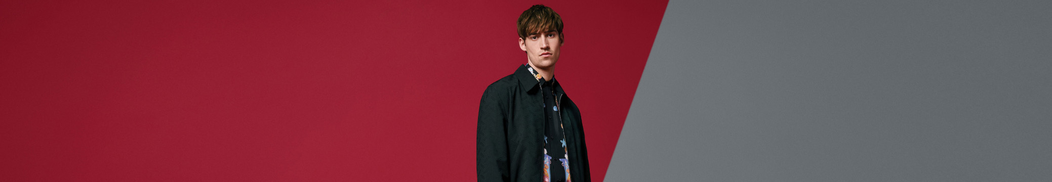 imagen de hoambre vestido de negro, 40% de descuento + 12 mensualidades sin intereses + envio gratis, Buen fin 2025