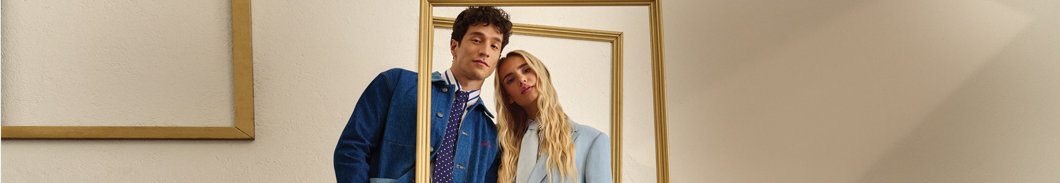 imagen de pareja de hombre y mujer dentro de un marco dorado, 60% de descuento + 3 msi + envio gratis, Rebajas E2 2025