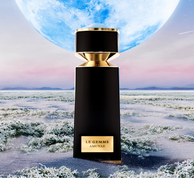 botella de locion negra con dorado, BVLGARI