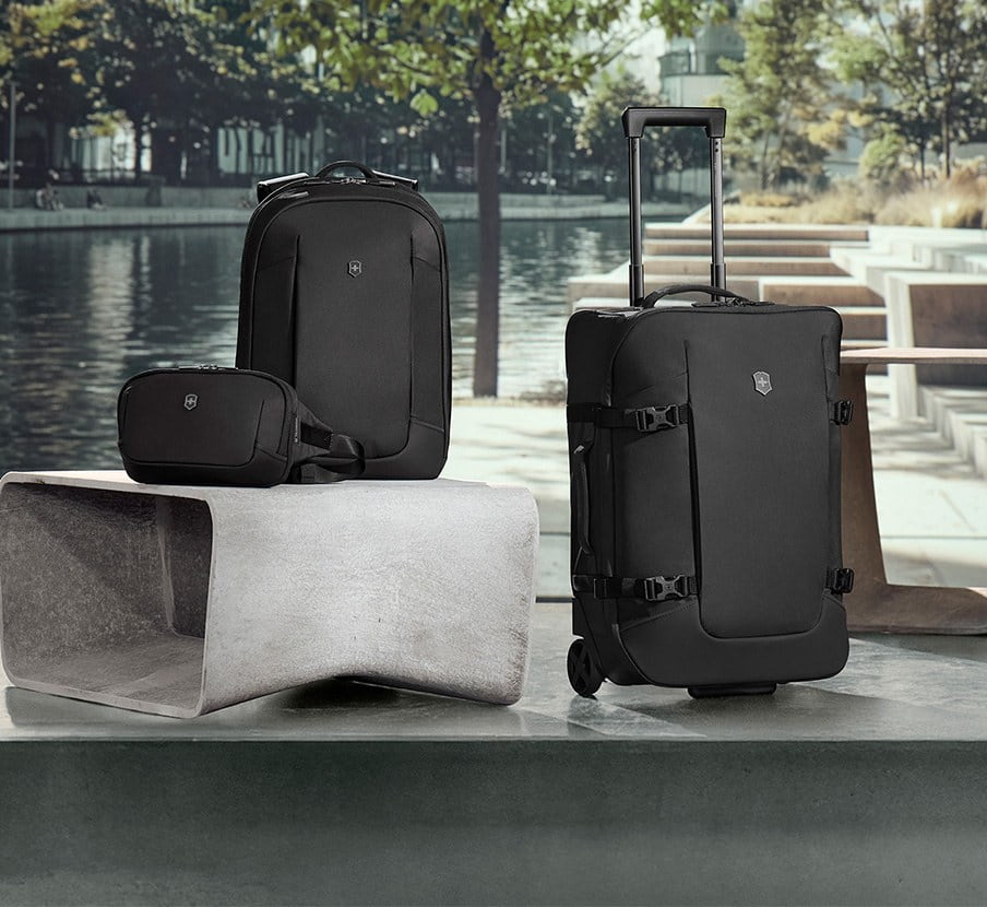 imagen de maletas negras de la marca VICTORINOX