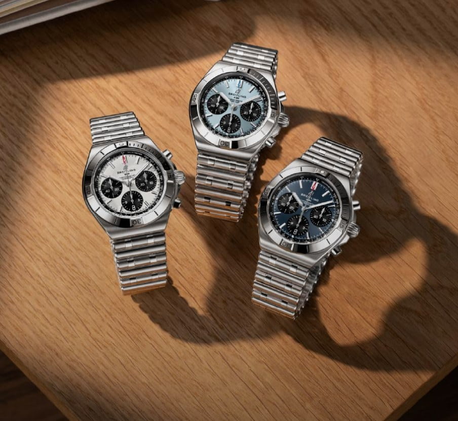imagen de 3 relojes plateados de la marca BREITLING