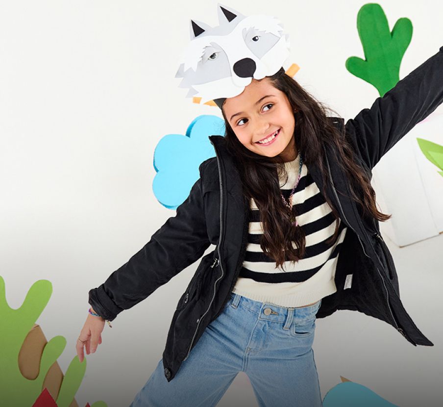 imagen de niña con gorro de mapache de la marca CATAMARAN