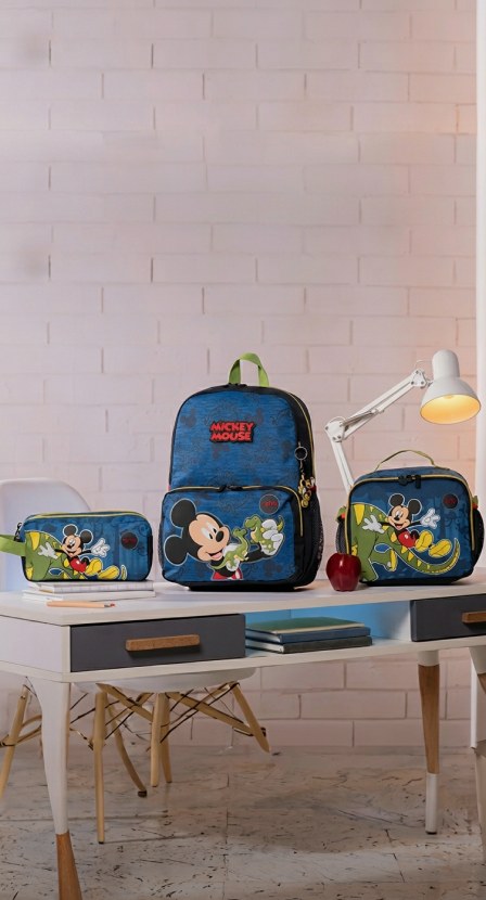 imagen de mochila, lonchera y lapicera de la marca Totto