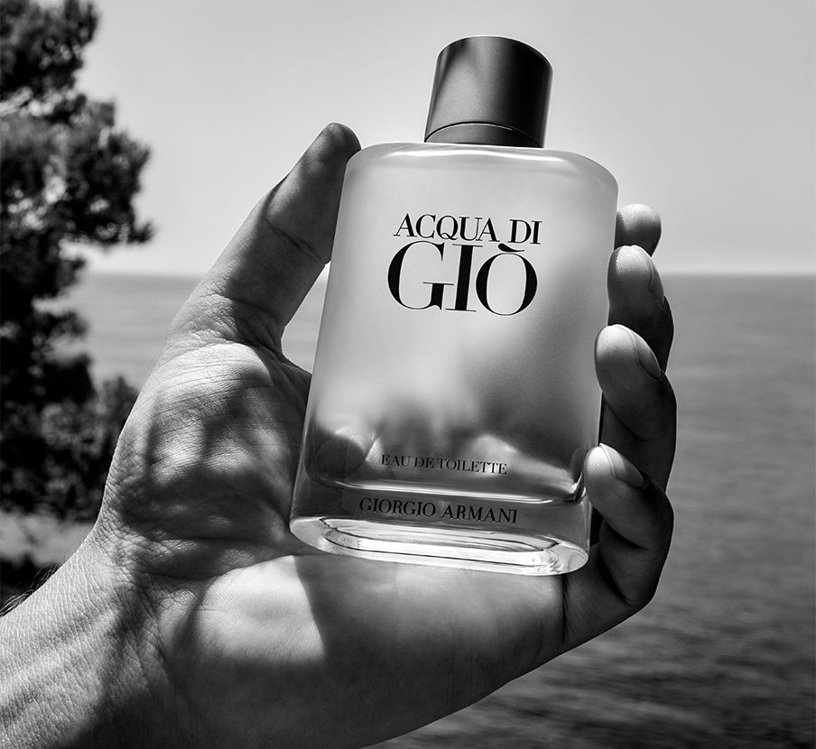 Imagen de locion gris. ARMANI BEAUTY