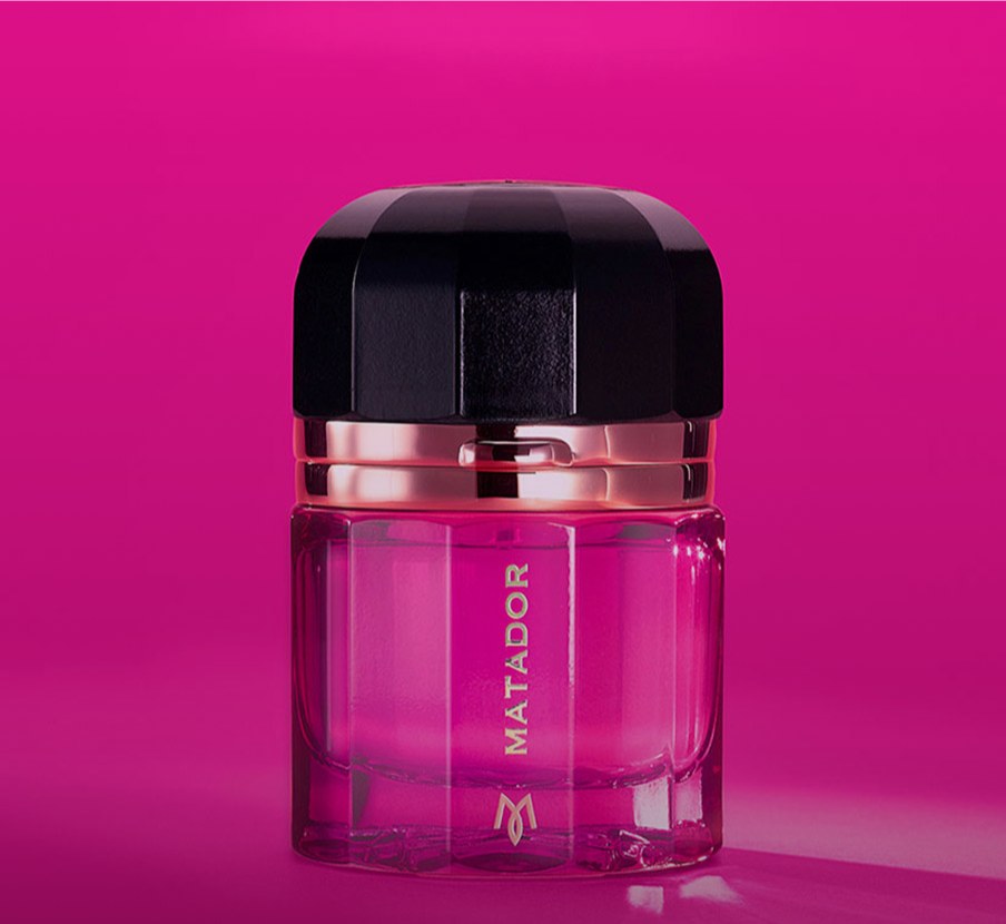 imagen de locion rosa con tapa negra de la marca RAMON MONEGAL