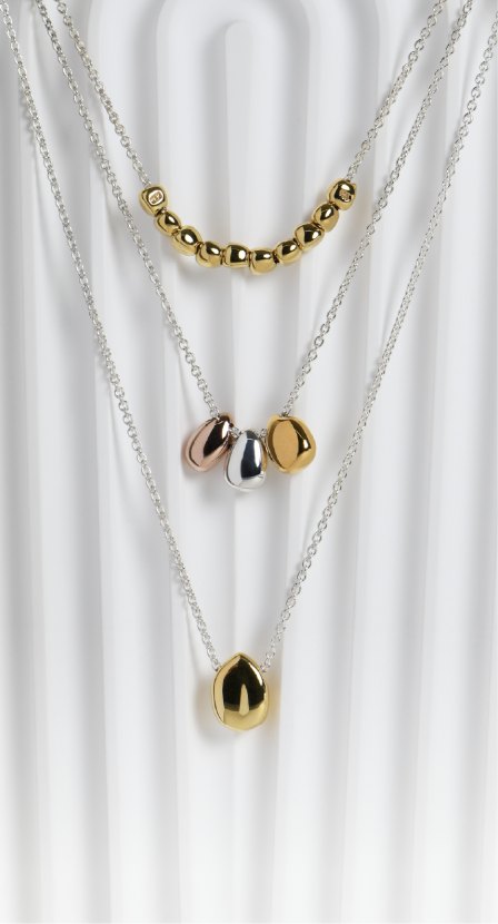 imagen de 3 collares de la marca TANE
