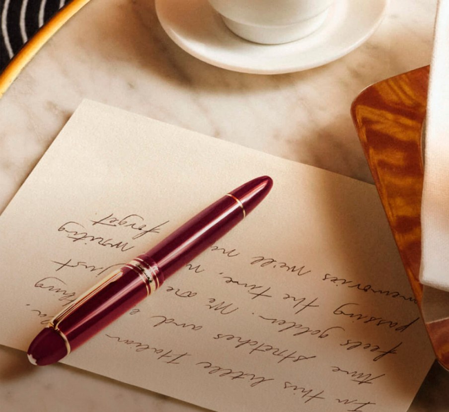 Imagen de un boligrafo rojo de la marca MONTBLANC