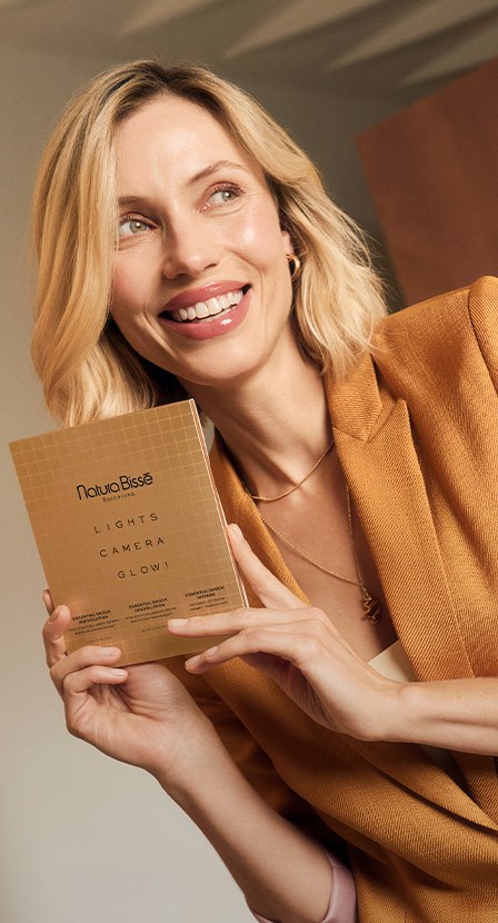 Imagen de mujer con producto de la marca NATURE BISSE