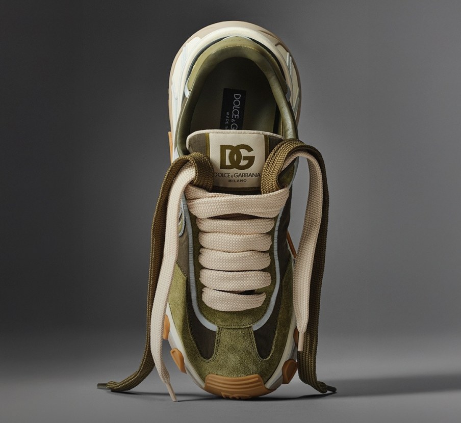 imagen de teni verde con hueso de la marca DOLCE&GABBANA