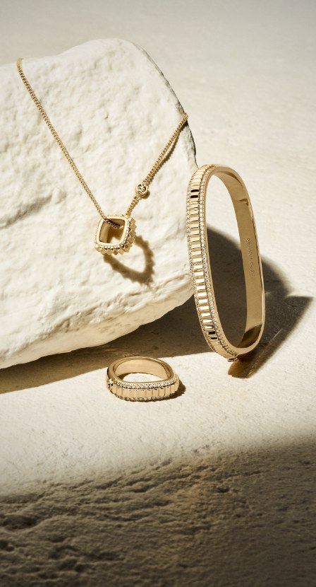 imagen de joyeria dorada de la marca MICHAEL KORS