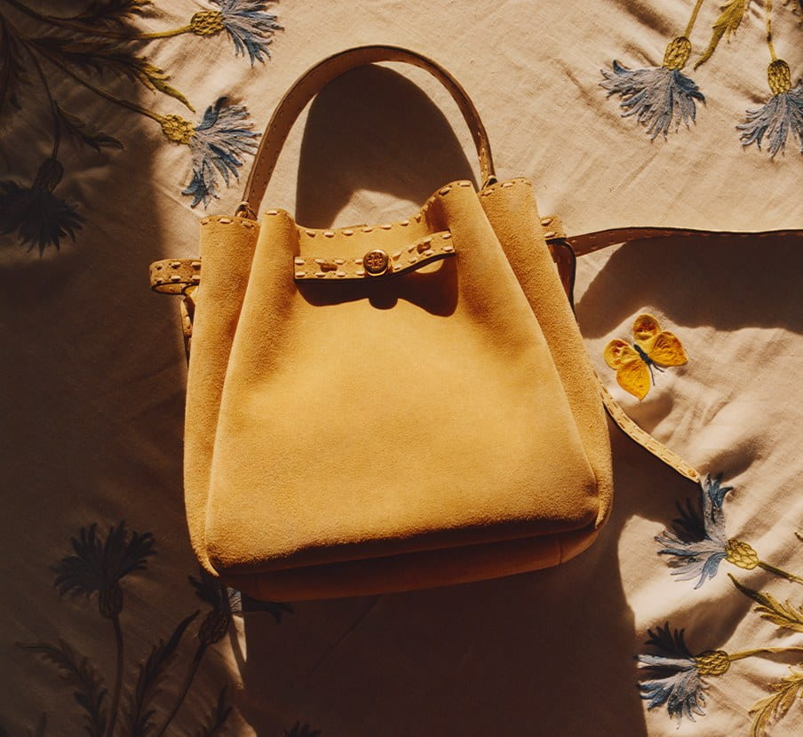 imagen de bolso cafe de la marca TORY BURCH