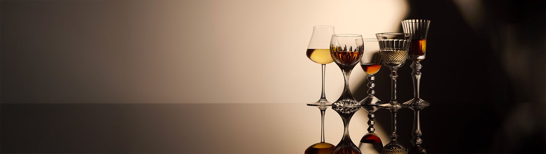 imagen de varias copas de cristal de la marca BACCARAT