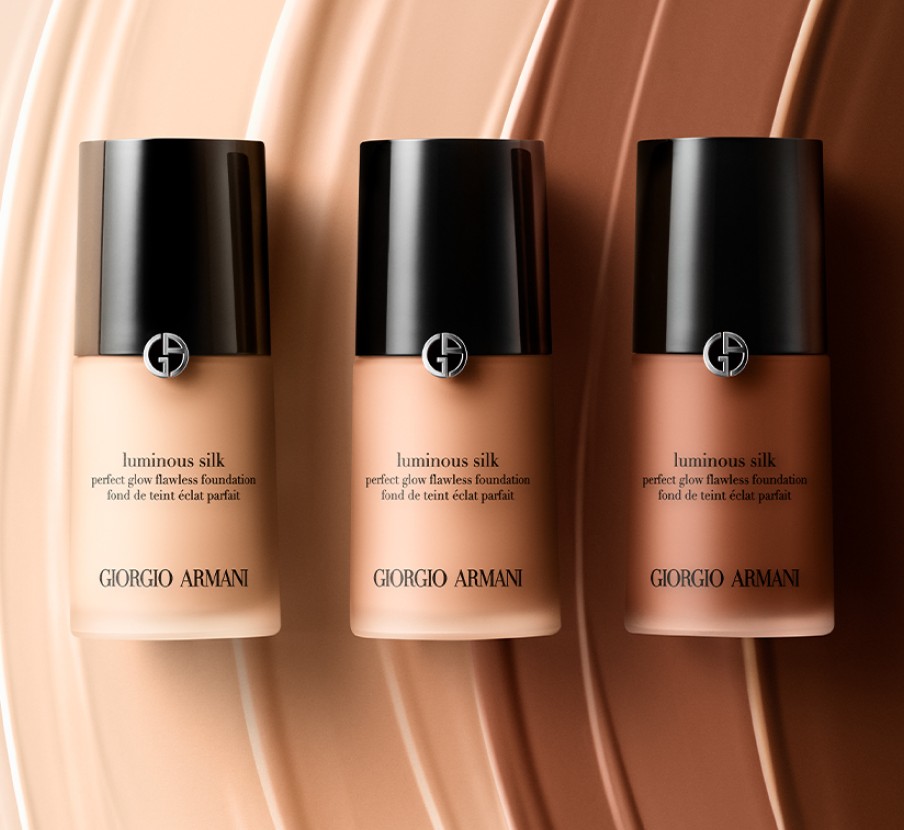 Imagen de 3 bases de maquillaje en distintos tonos. ARMANI BEAUTY