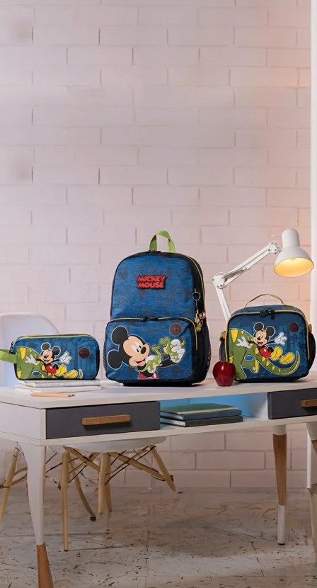 imagen de mochila, lonchera y lapicera de la marca Totto