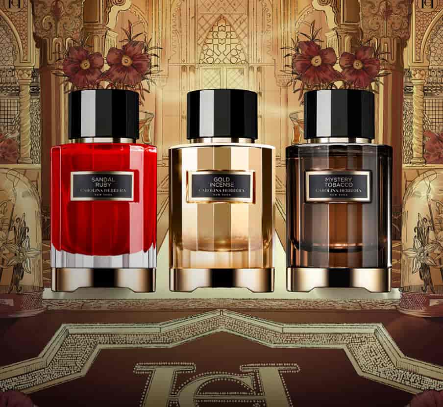 Imagen de tres perfumes uno rojo, dorado y cafe con tapas negras. CAROLINA HERRERA
