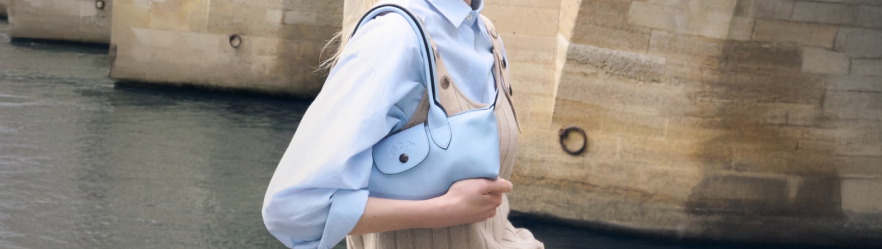 Imagen de bolso azul. LONGCHAMP.