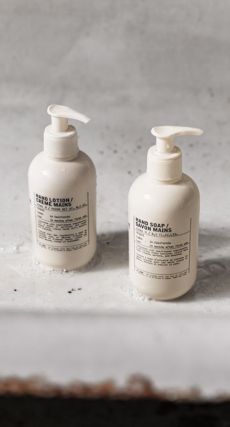 Imagen de dos frascos de crema color blanco, LE LABO