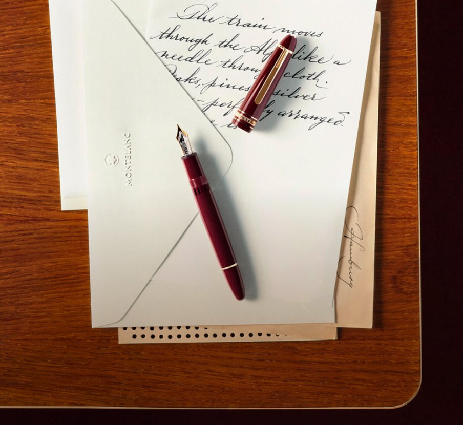 imagen de boligrafo rojo de la marca MONTBLANC 