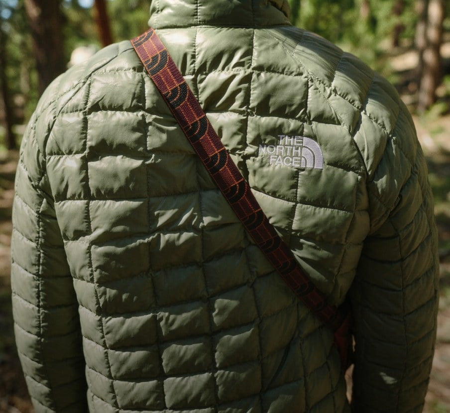 imagen de chamarra verde de la marca THE NORTH FACE