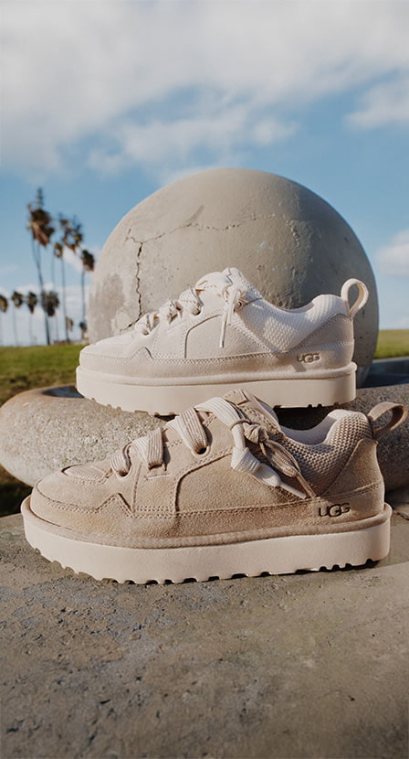 par de tenis color hueso, UGG